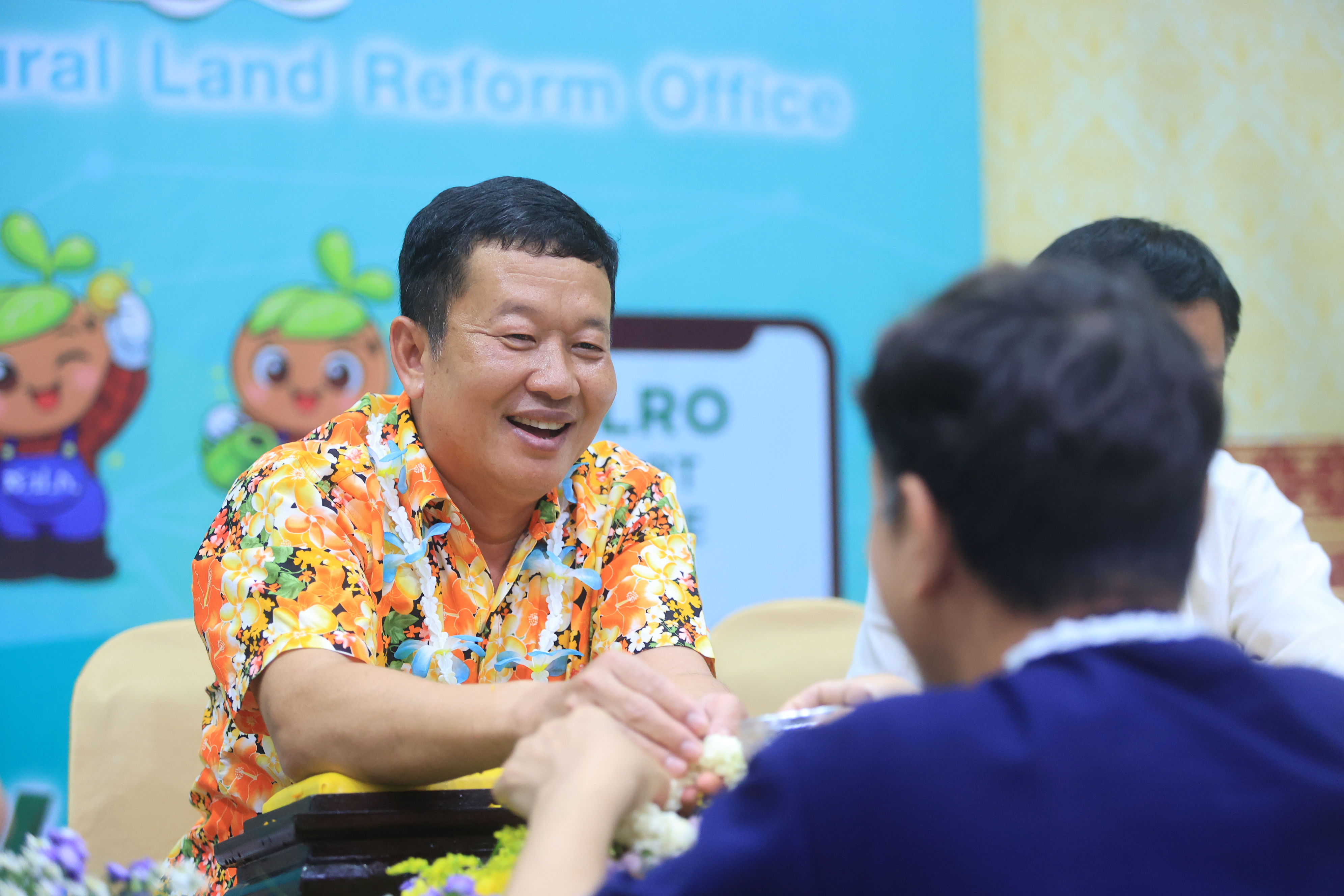 title - ชุ่มฉ่ำ! ชาว ส.ป.ก. ร่วมสรงน้ำพระพุทธรูป และรดน้ำขอพรผู้บริหาร เนื่องในประเพณีวันสงกรานต์ ประจำปี 2569 บรรยากาศเต็มไปด้วยความชื่นมื่นชุ่มฉ่ำ